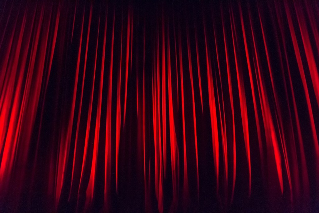 stage-curtain-660078_1280