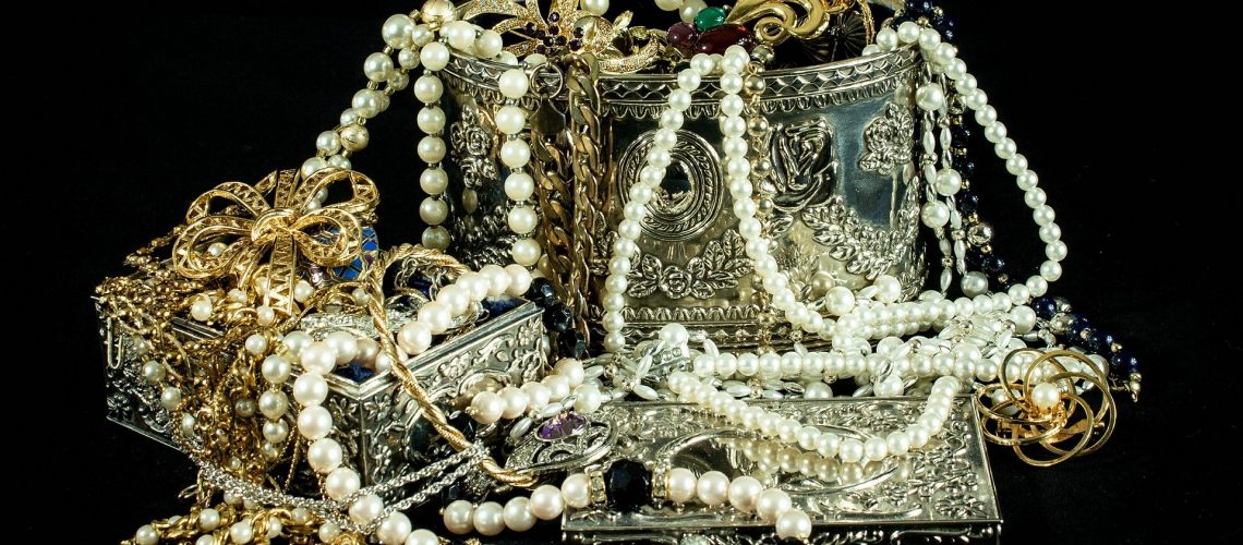 jewels-396441_1920